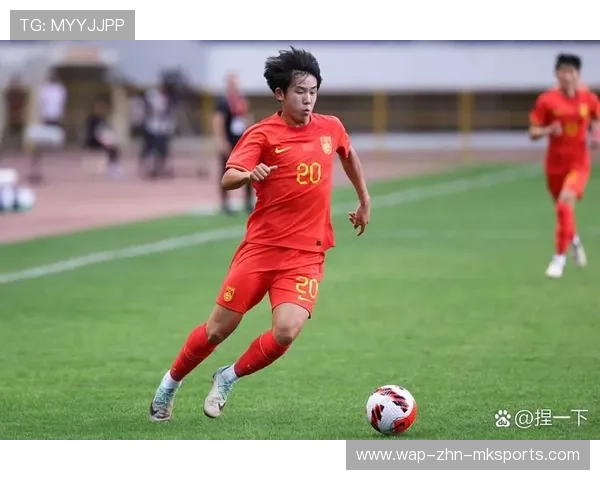 球队季前热身对阵级别较高对手以检验状态，足球职业队赛前热身